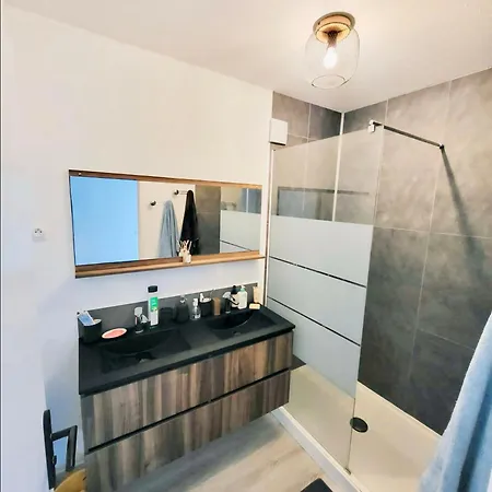 Privee Dans Partage - Palmer - Balcon - Tram A - Ref P8 Homestay