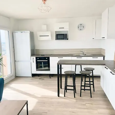 Homestay Privee Dans Partage - Palmer - Balcon - Tram A - Ref P8 *