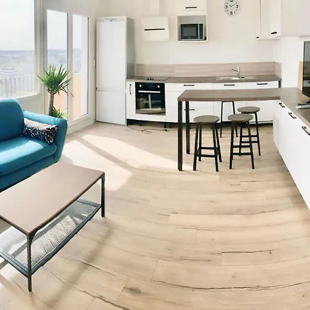 Homestay Privee Dans Partage - Palmer - Balcon - Tram A - Ref P8